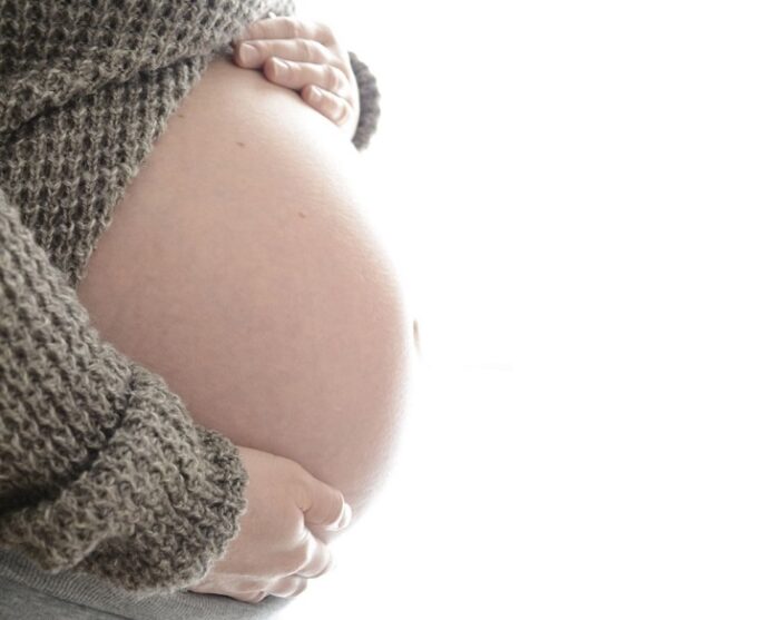 Integraal geboortedossier - foto zwangere buik