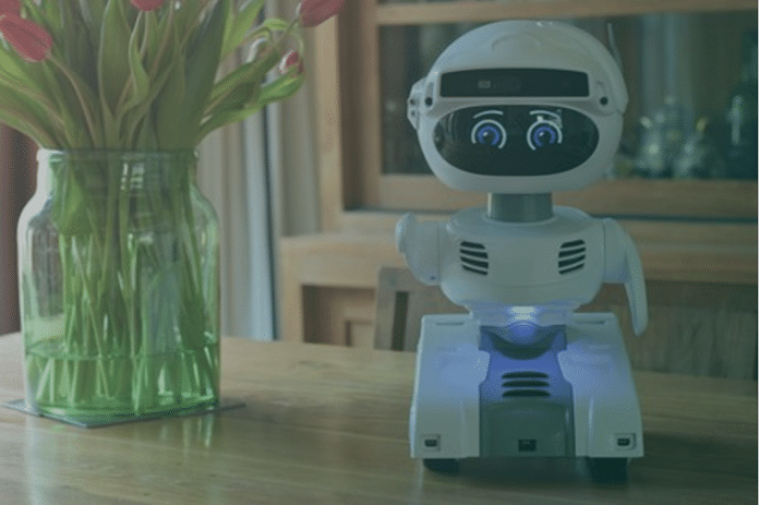 robot guardian - foto van de robot in huiskamer