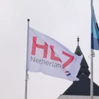 HL7 - vlag met logo