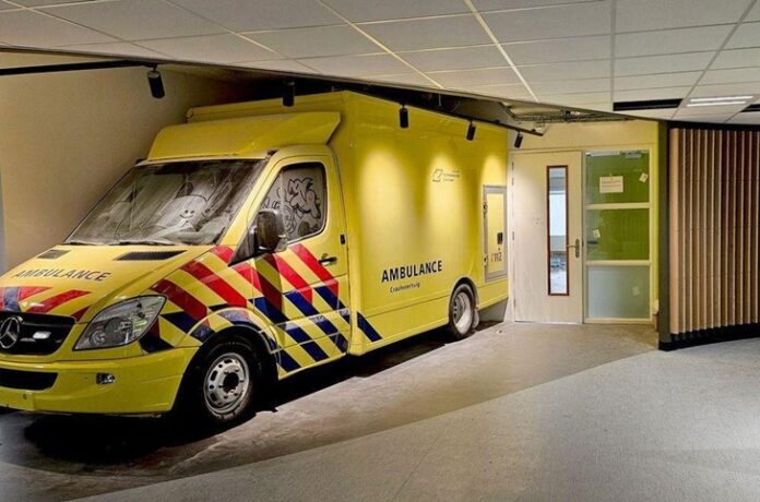Martini Ziekenhuis - ambulance in de onderwijsruimte