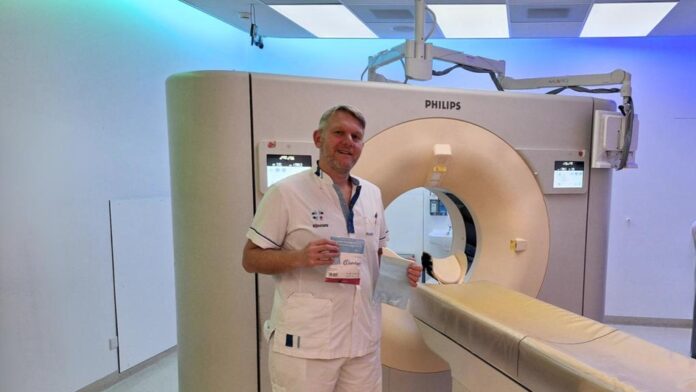 plaszak na ct-scan met contrastvloeistof