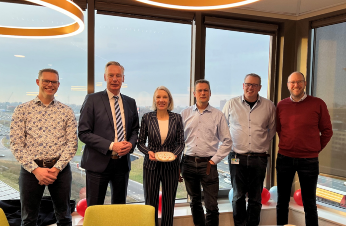 De ondertekenaars van het regionaal Cyberresponsplan van de Rijnmondse Ziekenhuizen in SRZ-verband.