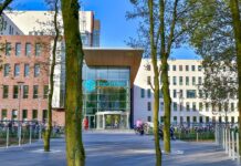 Entree van het Meander Medisch Centrum in Amersfoort